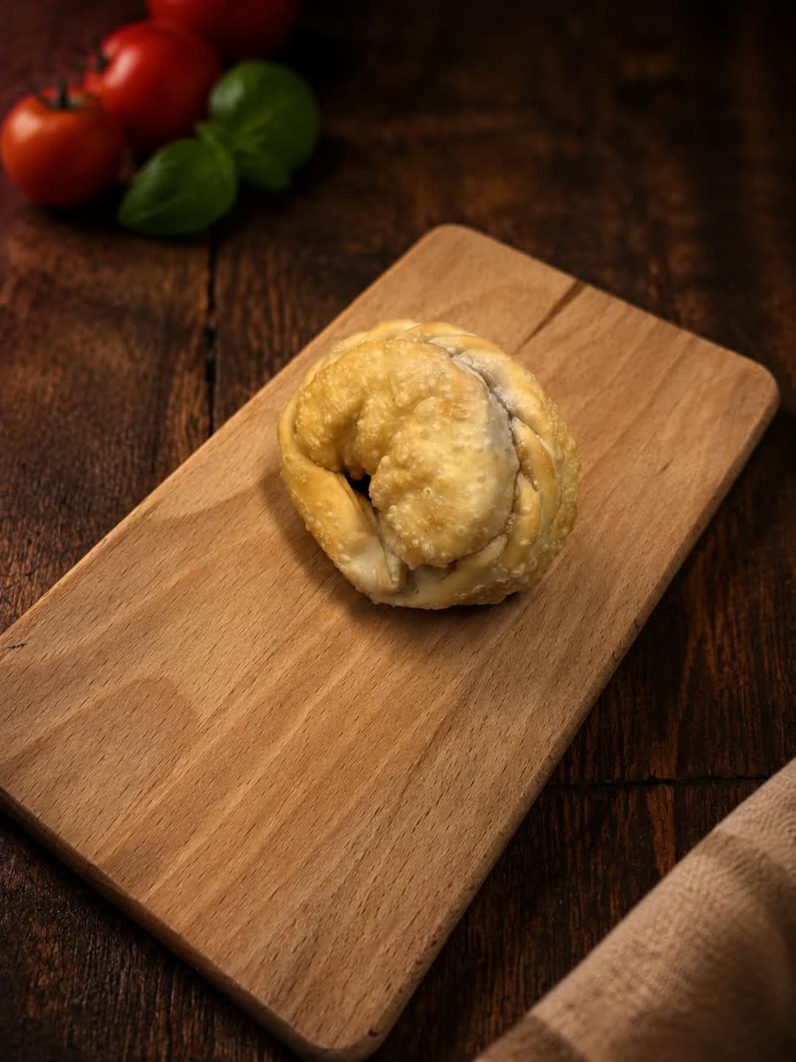 Empanada Caprese — Arrels del Foc, restaurant argentí a Martinet
